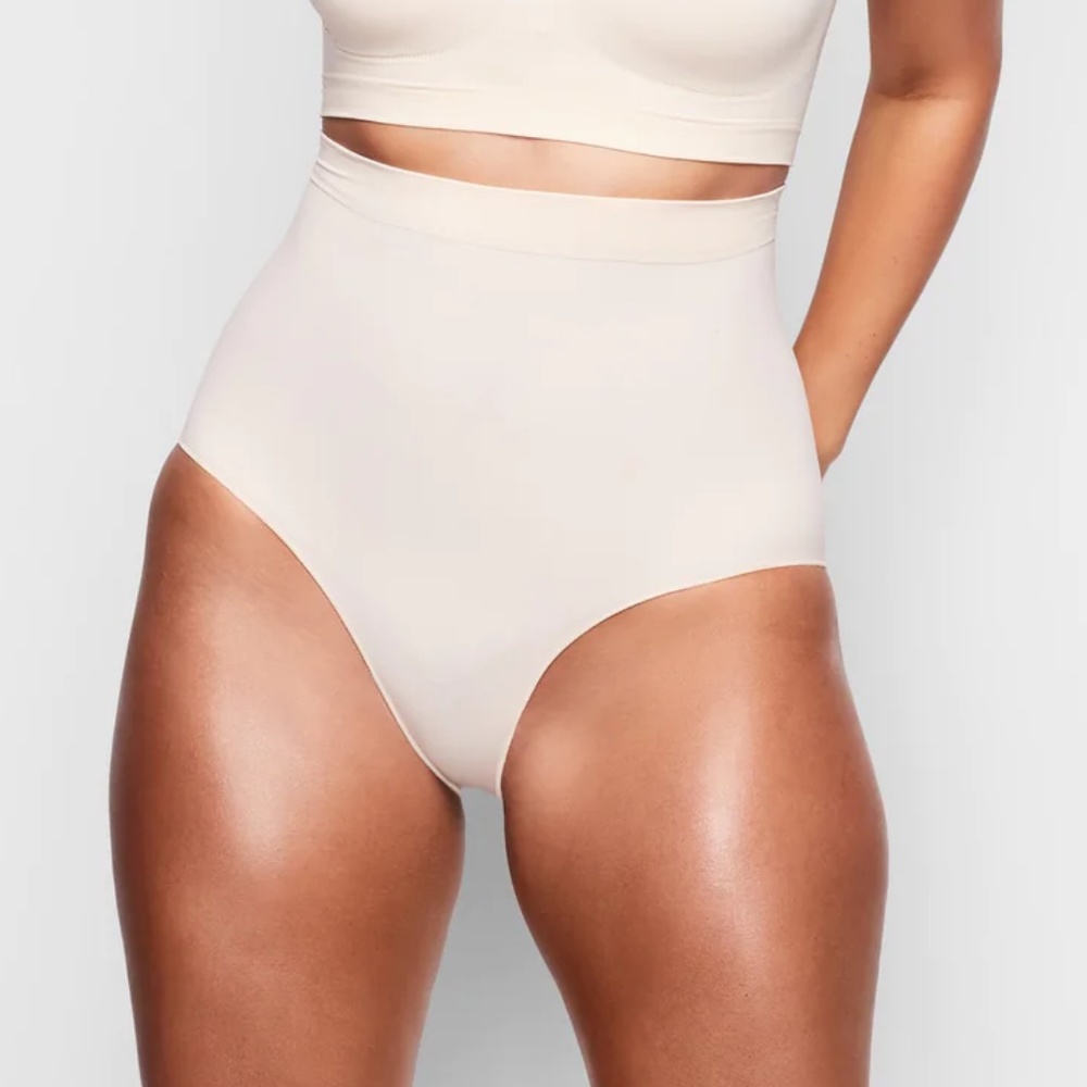 SKIMS - Seamless Sculpt Mid-Waist Brief | Size: Small | Color: Sand | NWOT/NEW
